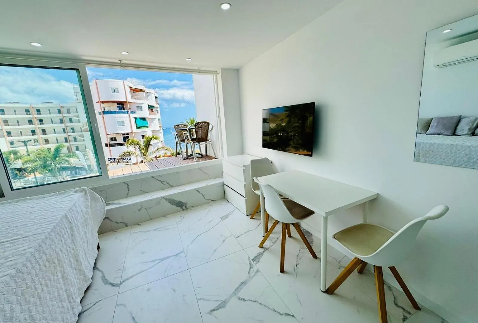 Los Cristianos Must-See Beachfront Apartment, Stunning Views In Tenerife 西班牙