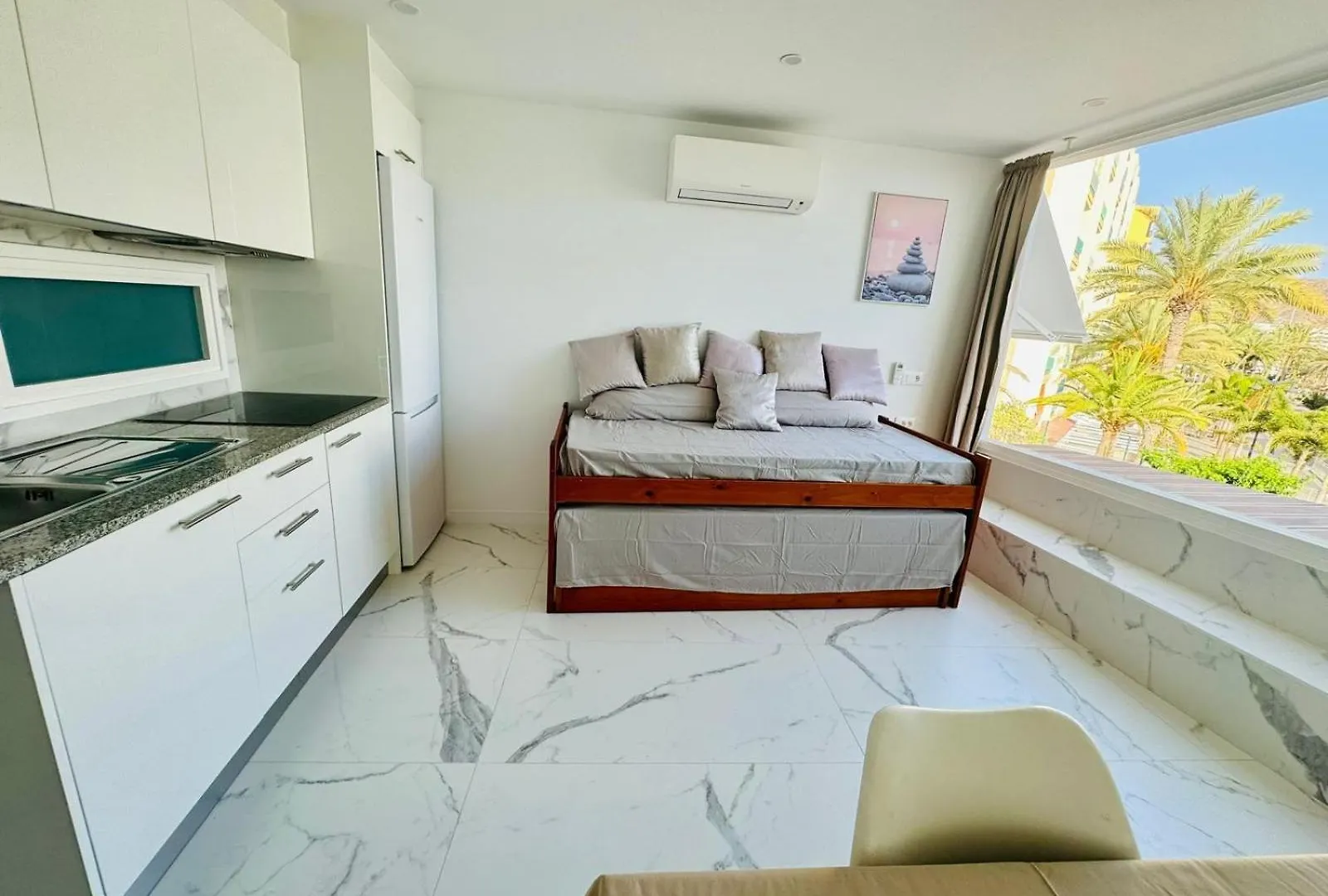 Los Cristianos Must-See Beachfront Apartment, Stunning Views In Tenerife 0*, Los Cristianos (Tenerife) España